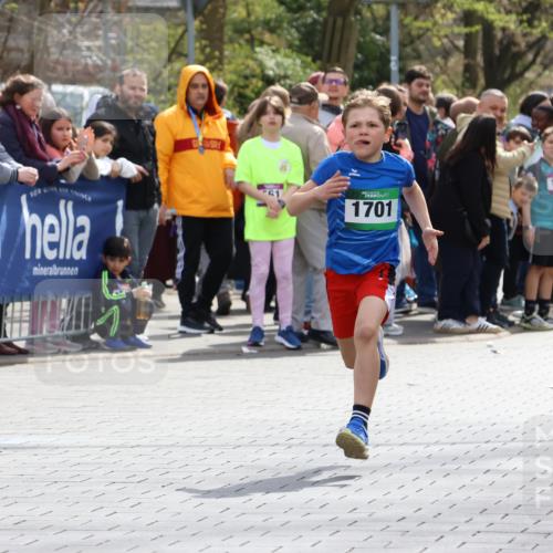 12.04.2026 - 45. Internationalen Wilhelmsburger Insellauf Strokosch-Dieckow http://msf.ph/oto/9490322 12.04.2026 14:33:14 Ziel 1701 meine-sportfotos.de