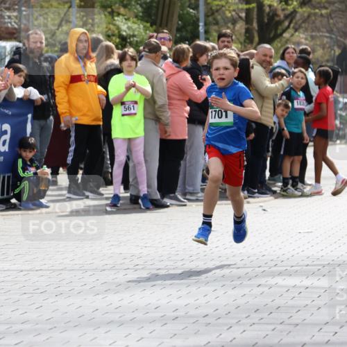 12.04.2026 - 45. Internationalen Wilhelmsburger Insellauf Strokosch-Dieckow http://msf.ph/oto/9490327 12.04.2026 14:33:14 Ziel 1701 meine-sportfotos.de