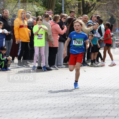 12.04.2026 - 45. Internationalen Wilhelmsburger Insellauf Strokosch-Dieckow http://msf.ph/oto/9490329 12.04.2026 14:33:14 Ziel 1701 meine-sportfotos.de
