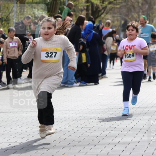 12.04.2026 - 45. Internationalen Wilhelmsburger Insellauf Strokosch-Dieckow http://msf.ph/oto/9490408 12.04.2026 14:22:33 Ziel 555, 1629, 56, 670, 327, 1609 meine-sportfotos.de
