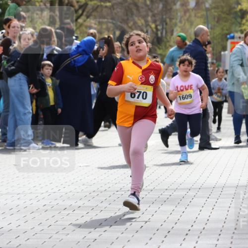 12.04.2026 - 45. Internationalen Wilhelmsburger Insellauf Strokosch-Dieckow http://msf.ph/oto/9490417 12.04.2026 14:22:30 Ziel 559, 315, 973, 555, 1629, 56, 670, 327 meine-sportfotos.de