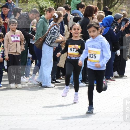 12.04.2026 - 45. Internationalen Wilhelmsburger Insellauf Strokosch-Dieckow http://msf.ph/oto/9490447 12.04.2026 14:22:18 Ziel 1620, 414, 805, 272, 124, 731, 739, 580, 835, 752, 761, 559 meine-sportfotos.de