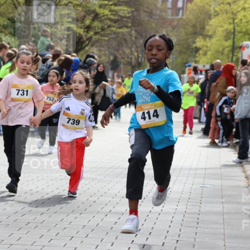 12.04.2026 - 45. Internationalen Wilhelmsburger Insellauf Strokosch-Dieckow http://msf.ph/oto/9490453 12.04.2026 14:22:14 Ziel 1615, 289, 668, 926, 981, 1620, 414, 805, 272, 124, 731, 739 meine-sportfotos.de