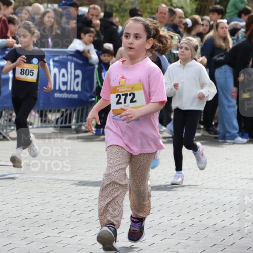 12.04.2026 - 45. Internationalen Wilhelmsburger Insellauf Strokosch-Dieckow http://msf.ph/oto/9490463 12.04.2026 14:22:11 Ziel 794, 1615, 289, 668, 926, 981, 1620, 414, 805, 272, 124, 731, 739 meine-sportfotos.de