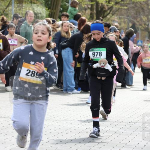 12.04.2026 - 45. Internationalen Wilhelmsburger Insellauf Strokosch-Dieckow http://msf.ph/oto/9490469 12.04.2026 14:22:09 Ziel 807, 685, 794, 1615, 289, 668, 926, 981, 1620, 414, 805, 272 meine-sportfotos.de