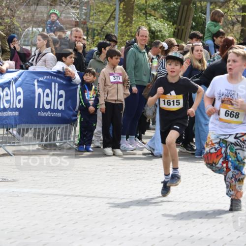 12.04.2026 - 45. Internationalen Wilhelmsburger Insellauf Strokosch-Dieckow http://msf.ph/oto/9490484 12.04.2026 14:22:05 Ziel 227, 636, 612, 321, 695, 798, 971, 807, 685, 794, 1615, 289, 668, 926, 981 meine-sportfotos.de