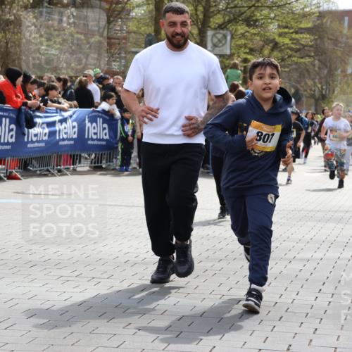 12.04.2026 - 45. Internationalen Wilhelmsburger Insellauf Strokosch-Dieckow http://msf.ph/oto/9490491 12.04.2026 14:22:02 Ziel 673, 924, 824, 227, 636, 612, 321, 695, 798, 971, 807, 685, 794 meine-sportfotos.de