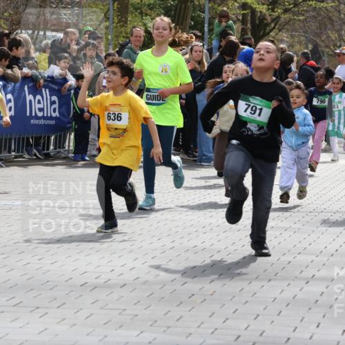 12.04.2026 - 45. Internationalen Wilhelmsburger Insellauf Strokosch-Dieckow http://msf.ph/oto/9490511 12.04.2026 14:21:57 Ziel 236, 810, 488, 814, 95, 409, 595, 673, 924, 824, 227, 636, 612, 321, 695, 798, 971, 807, 685 meine-sportfotos.de