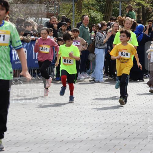 12.04.2026 - 45. Internationalen Wilhelmsburger Insellauf Strokosch-Dieckow http://msf.ph/oto/9490515 12.04.2026 14:21:56 Ziel 974, 482, 236, 810, 488, 814, 95, 409, 595, 673, 924, 824, 227, 636, 612, 321, 695, 798, 971 meine-sportfotos.de