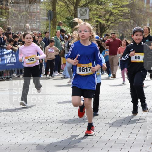 12.04.2026 - 45. Internationalen Wilhelmsburger Insellauf Strokosch-Dieckow http://msf.ph/oto/9490545 12.04.2026 14:21:47 Ziel 234, 111, 66, 136, 729, 769, 646, 159, 1622, 317, 283, 134, 316, 792, 763, 255, 65, 1617, 969, 799, 974, 482, 236, 810, 488, 814 meine-sportfotos.de