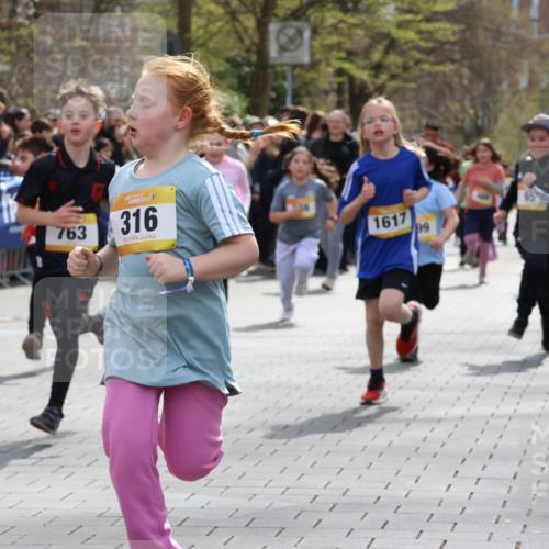 12.04.2026 - 45. Internationalen Wilhelmsburger Insellauf Strokosch-Dieckow http://msf.ph/oto/9490549 12.04.2026 14:21:46 Ziel 838, 234, 111, 66, 136, 729, 769, 646, 159, 1622, 317, 283, 134, 316, 792, 763, 255, 65, 1617, 969, 799, 974, 482, 236, 810, 488 meine-sportfotos.de