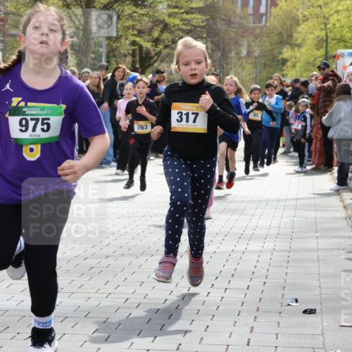12.04.2026 - 45. Internationalen Wilhelmsburger Insellauf Strokosch-Dieckow http://msf.ph/oto/9490559 12.04.2026 14:21:44 Ziel 960, 838, 234, 111, 66, 136, 729, 769, 646, 159, 1622, 317, 283, 134, 316, 792, 763, 255, 65, 1617, 969, 799, 974, 482 meine-sportfotos.de