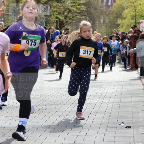 12.04.2026 - 45. Internationalen Wilhelmsburger Insellauf Strokosch-Dieckow http://msf.ph/oto/9490561 12.04.2026 14:21:44 Ziel 960, 838, 234, 111, 66, 136, 729, 769, 646, 159, 1622, 317, 283, 134, 316, 792, 763, 255, 65, 1617, 969, 799, 974, 482 meine-sportfotos.de