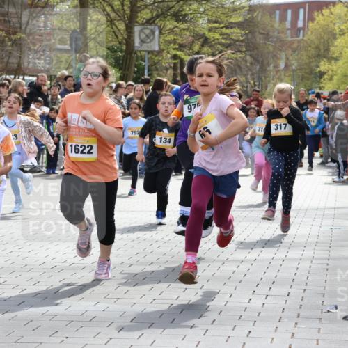 12.04.2026 - 45. Internationalen Wilhelmsburger Insellauf Strokosch-Dieckow http://msf.ph/oto/9490566 12.04.2026 14:21:43 Ziel 657, 698, 678, 279, 960, 838, 234, 111, 66, 136, 729, 769, 646, 159, 1622, 317, 283, 134, 316, 792, 763, 255, 65, 1617, 969, 799 meine-sportfotos.de