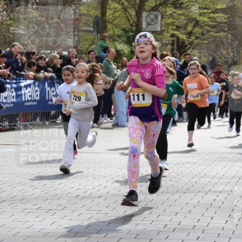 12.04.2026 - 45. Internationalen Wilhelmsburger Insellauf Strokosch-Dieckow http://msf.ph/oto/9490573 12.04.2026 14:21:41 Ziel 117, 558, 267, 657, 698, 678, 279, 960, 838, 234, 111, 66, 136, 729, 769, 646, 159, 1622, 317, 283, 134, 316, 792, 763 meine-sportfotos.de