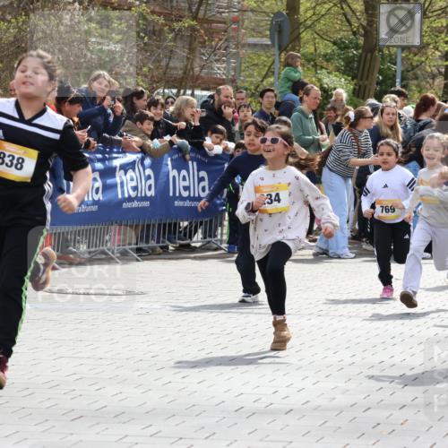 12.04.2026 - 45. Internationalen Wilhelmsburger Insellauf Strokosch-Dieckow http://msf.ph/oto/9490580 12.04.2026 14:21:40 Ziel 957, 823, 117, 558, 267, 657, 698, 678, 279, 960, 838, 234, 111, 66, 136, 729, 769, 646, 159, 1622, 317, 283, 134, 316, 792 meine-sportfotos.de