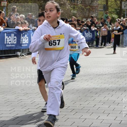12.04.2026 - 45. Internationalen Wilhelmsburger Insellauf Strokosch-Dieckow http://msf.ph/oto/9490586 12.04.2026 14:21:38 Ziel 260, 957, 823, 117, 558, 267, 657, 698, 678, 279, 960, 838, 234, 111, 66, 136, 729, 769, 646, 159, 1622, 317, 283 meine-sportfotos.de