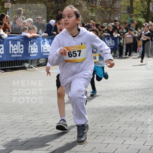 12.04.2026 - 45. Internationalen Wilhelmsburger Insellauf Strokosch-Dieckow http://msf.ph/oto/9490587 12.04.2026 14:21:38 Ziel 260, 957, 823, 117, 558, 267, 657, 698, 678, 279, 960, 838, 234, 111, 66, 136, 729, 769, 646, 159, 1622, 317, 283 meine-sportfotos.de