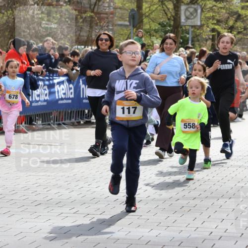 12.04.2026 - 45. Internationalen Wilhelmsburger Insellauf Strokosch-Dieckow http://msf.ph/oto/9490598 12.04.2026 14:21:33 Ziel 988, 964, 972, 1627, 951, 260, 957, 823, 117, 558, 267, 657, 698, 678, 279, 960 meine-sportfotos.de
