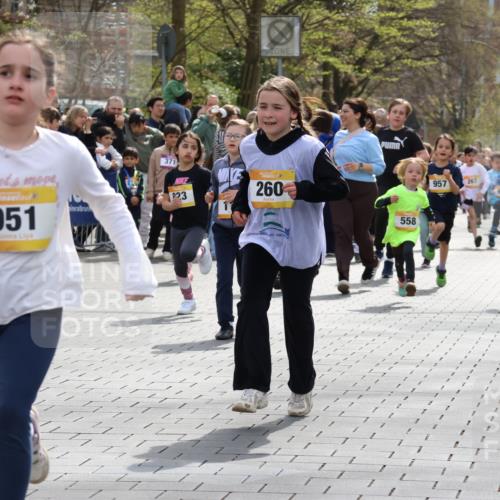 12.04.2026 - 45. Internationalen Wilhelmsburger Insellauf Strokosch-Dieckow http://msf.ph/oto/9490603 12.04.2026 14:21:32 Ziel 925, 253, 988, 964, 972, 1627, 951, 260, 957, 823, 117, 558, 267, 657, 698, 678, 279 meine-sportfotos.de