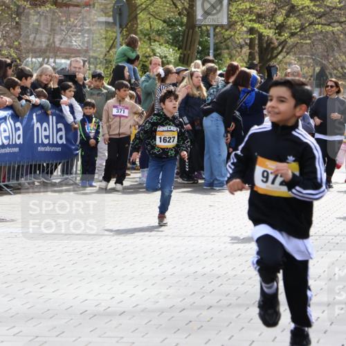 12.04.2026 - 45. Internationalen Wilhelmsburger Insellauf Strokosch-Dieckow http://msf.ph/oto/9490612 12.04.2026 14:21:29 Ziel 528, 797, 984, 811, 128, 828, 1005, 925, 253, 988, 964, 972, 1627, 951, 260, 957, 823, 117 meine-sportfotos.de