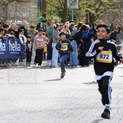 12.04.2026 - 45. Internationalen Wilhelmsburger Insellauf Strokosch-Dieckow http://msf.ph/oto/9490615 12.04.2026 14:21:28 Ziel 562, 309, 282, 528, 797, 984, 811, 128, 828, 1005, 925, 253, 988, 964, 972, 1627, 951, 260, 957, 823 meine-sportfotos.de