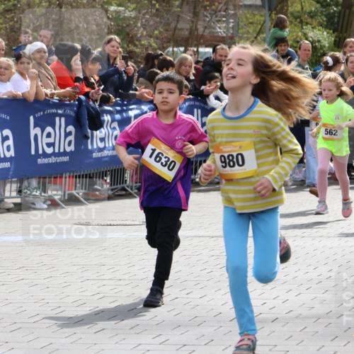 12.04.2026 - 45. Internationalen Wilhelmsburger Insellauf Strokosch-Dieckow http://msf.ph/oto/9490661 12.04.2026 14:21:18 Ziel 937, 263, 139, 1611, 629, 566, 564, 607, 980, 1630, 991, 302, 562, 309, 282, 528, 797, 984, 811, 128, 828 meine-sportfotos.de