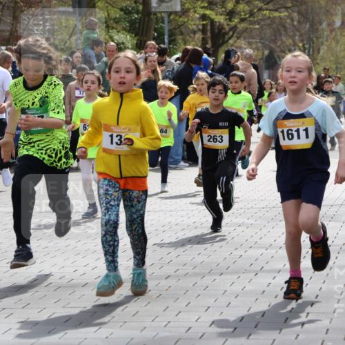 12.04.2026 - 45. Internationalen Wilhelmsburger Insellauf Strokosch-Dieckow http://msf.ph/oto/9490681 12.04.2026 14:21:13 Ziel 618, 241, 306, 1001, 130, 126, 460, 821, 99, 771, 62, 768, 937, 263, 139, 1611, 629, 566, 564, 607, 980 meine-sportfotos.de