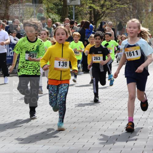 12.04.2026 - 45. Internationalen Wilhelmsburger Insellauf Strokosch-Dieckow http://msf.ph/oto/9490683 12.04.2026 14:21:13 Ziel 618, 241, 306, 1001, 130, 126, 460, 821, 99, 771, 62, 768, 937, 263, 139, 1611, 629, 566, 564, 607, 980 meine-sportfotos.de