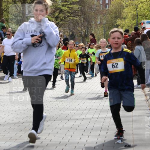 12.04.2026 - 45. Internationalen Wilhelmsburger Insellauf Strokosch-Dieckow http://msf.ph/oto/9490685 12.04.2026 14:21:11 Ziel 634, 812, 618, 241, 306, 1001, 130, 126, 460, 821, 99, 771, 62, 768, 937, 263, 139, 1611, 629, 566, 564, 607 meine-sportfotos.de