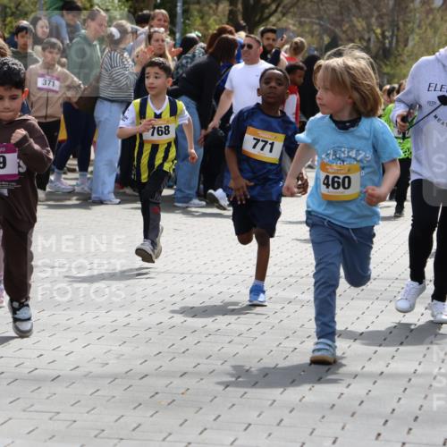 12.04.2026 - 45. Internationalen Wilhelmsburger Insellauf Strokosch-Dieckow http://msf.ph/oto/9490694 12.04.2026 14:21:09 Ziel 280, 149, 634, 812, 618, 241, 306, 1001, 130, 126, 460, 821, 99, 771, 62, 768, 937, 263, 139, 1611 meine-sportfotos.de
