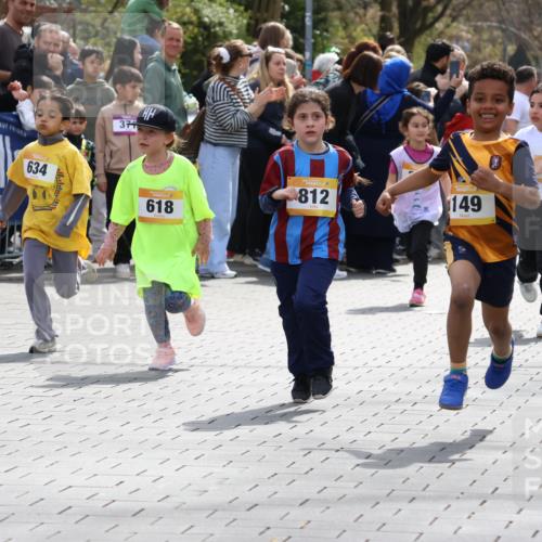 12.04.2026 - 45. Internationalen Wilhelmsburger Insellauf Strokosch-Dieckow http://msf.ph/oto/9490722 12.04.2026 14:21:02 Ziel 696, 107, 818, 732, 756, 1603, 162, 280, 149, 634, 812, 618, 241 meine-sportfotos.de