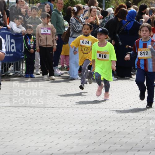 12.04.2026 - 45. Internationalen Wilhelmsburger Insellauf Strokosch-Dieckow http://msf.ph/oto/9490728 12.04.2026 14:21:01 Ziel 437, 1616, 692, 696, 107, 818, 732, 756, 1603, 162, 280, 149, 634, 812, 618, 241 meine-sportfotos.de