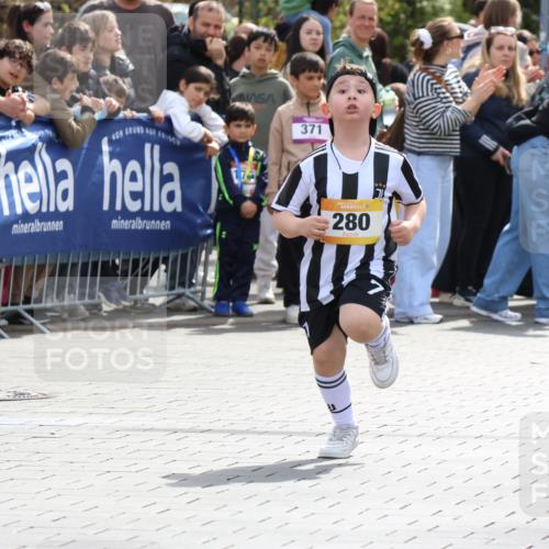 12.04.2026 - 45. Internationalen Wilhelmsburger Insellauf Strokosch-Dieckow http://msf.ph/oto/9490730 12.04.2026 14:21:00 Ziel 257, 463, 437, 1616, 692, 696, 107, 818, 732, 756, 1603, 162, 280, 149, 634, 812 meine-sportfotos.de