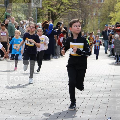 12.04.2026 - 45. Internationalen Wilhelmsburger Insellauf Strokosch-Dieckow http://msf.ph/oto/9490740 12.04.2026 14:20:56 Ziel 760, 257, 463, 437, 1616, 692, 696, 107, 818, 732, 756, 1603, 162 meine-sportfotos.de