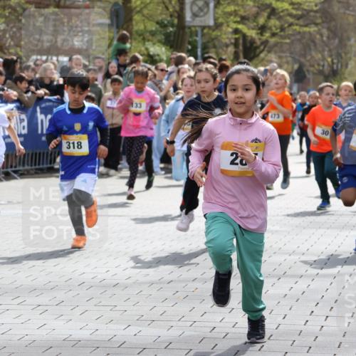 12.04.2026 - 45. Internationalen Wilhelmsburger Insellauf Strokosch-Dieckow http://msf.ph/oto/9490803 12.04.2026 14:20:41 Ziel 935, 301, 61, 237, 578, 751, 940, 958, 832, 1610, 3, 285, 1073, 767, 404, 318, 539, 431, 135, 545, 537, 30, 133, 977, 84, 1606, 473, 956, 467, 324, 299 meine-sportfotos.de