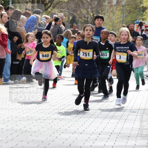 12.04.2026 - 45. Internationalen Wilhelmsburger Insellauf Strokosch-Dieckow http://msf.ph/oto/9490821 12.04.2026 14:20:36 Ziel 171, 20, 313, 576, 935, 301, 61, 237, 578, 751, 940, 958, 832, 1610, 3, 285, 1073, 767, 404, 318, 539 meine-sportfotos.de