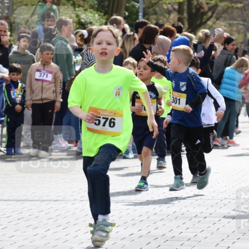 12.04.2026 - 45. Internationalen Wilhelmsburger Insellauf Strokosch-Dieckow http://msf.ph/oto/9490829 12.04.2026 14:20:34 Ziel 165, 171, 20, 313, 576, 935, 301, 61, 237, 578, 751, 940, 958, 832, 1610, 3 meine-sportfotos.de