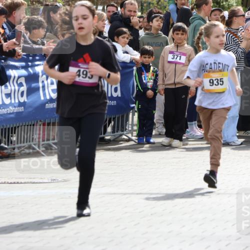 12.04.2026 - 45. Internationalen Wilhelmsburger Insellauf Strokosch-Dieckow http://msf.ph/oto/9490835 12.04.2026 14:20:32 Ziel 1608, 165, 171, 20, 313, 576, 935, 301, 61, 237, 578 meine-sportfotos.de