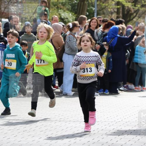 12.04.2026 - 45. Internationalen Wilhelmsburger Insellauf Strokosch-Dieckow http://msf.ph/oto/9490842 12.04.2026 14:20:28 Ziel 998, 228, 298, 293, 744, 1008, 747, 262, 598, 730, 632, 1608, 165, 171, 20, 313, 576 meine-sportfotos.de