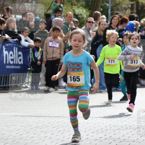 12.04.2026 - 45. Internationalen Wilhelmsburger Insellauf Strokosch-Dieckow http://msf.ph/oto/9490849 12.04.2026 14:20:27 Ziel 998, 228, 298, 293, 744, 1008, 747, 262, 598, 730, 632, 1608, 165, 171, 20, 313 meine-sportfotos.de