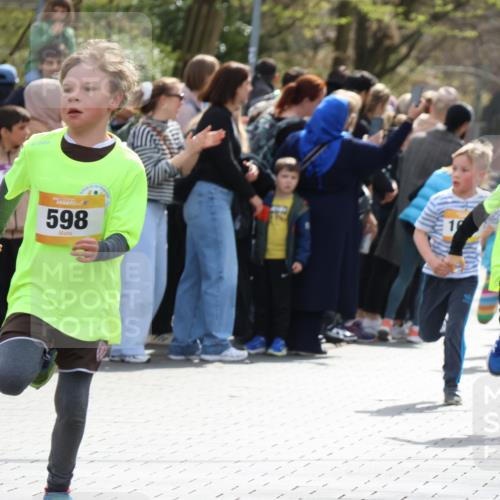 12.04.2026 - 45. Internationalen Wilhelmsburger Insellauf Strokosch-Dieckow http://msf.ph/oto/9490864 12.04.2026 14:20:23 Ziel 29, 948, 1058, 966, 998, 228, 298, 293, 744, 1008, 747, 262, 598, 730, 632, 1608, 165 meine-sportfotos.de