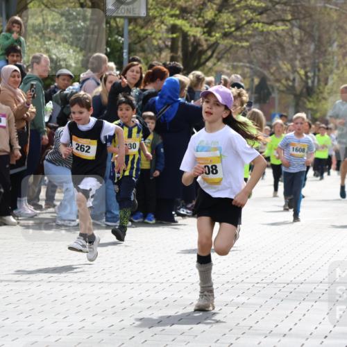 12.04.2026 - 45. Internationalen Wilhelmsburger Insellauf Strokosch-Dieckow http://msf.ph/oto/9490873 12.04.2026 14:20:21 Ziel 949, 1607, 29, 948, 1058, 966, 998, 228, 298, 293, 744, 1008, 747, 262, 598, 730, 632, 1608 meine-sportfotos.de