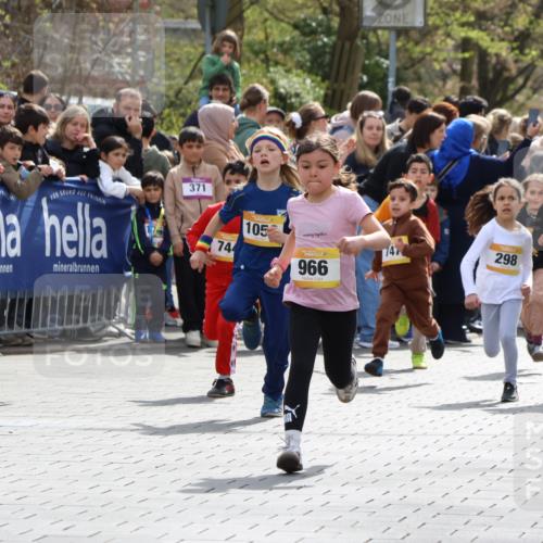 12.04.2026 - 45. Internationalen Wilhelmsburger Insellauf Strokosch-Dieckow http://msf.ph/oto/9490884 12.04.2026 14:20:18 Ziel 750, 1623, 844, 34, 949, 1607, 29, 948, 1058, 966, 998, 228, 298, 293, 744, 1008, 747, 262, 598, 730 meine-sportfotos.de