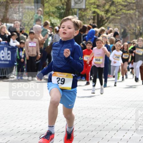 12.04.2026 - 45. Internationalen Wilhelmsburger Insellauf Strokosch-Dieckow http://msf.ph/oto/9490888 12.04.2026 14:20:17 Ziel 750, 1623, 844, 34, 949, 1607, 29, 948, 1058, 966, 998, 228, 298, 293, 744, 1008, 747, 262, 598 meine-sportfotos.de