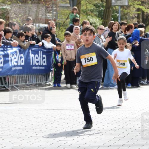 12.04.2026 - 45. Internationalen Wilhelmsburger Insellauf Strokosch-Dieckow http://msf.ph/oto/9490919 12.04.2026 14:20:11 Ziel 775, 587, 405, 1060, 642, 753, 750, 1623, 844, 34, 949, 1607, 29 meine-sportfotos.de