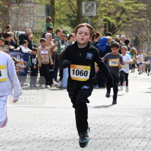 12.04.2026 - 45. Internationalen Wilhelmsburger Insellauf Strokosch-Dieckow http://msf.ph/oto/9490924 12.04.2026 14:20:09 Ziel 1618, 108, 534, 447, 560, 734, 775, 587, 405, 1060, 642, 753, 750, 1623, 844, 34, 949 meine-sportfotos.de