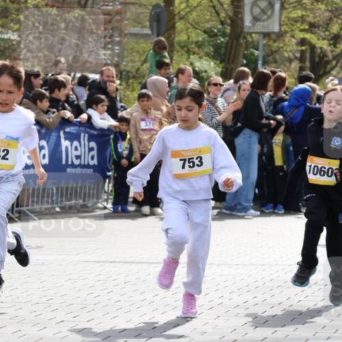 12.04.2026 - 45. Internationalen Wilhelmsburger Insellauf Strokosch-Dieckow http://msf.ph/oto/9490929 12.04.2026 14:20:08 Ziel 304, 225, 1618, 108, 534, 447, 560, 734, 775, 587, 405, 1060, 642, 753, 750, 1623, 844, 34 meine-sportfotos.de