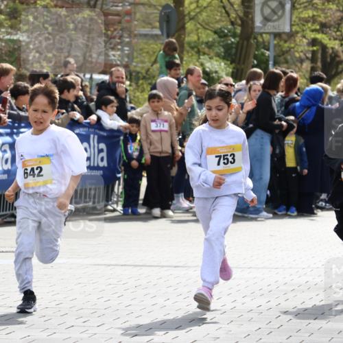 12.04.2026 - 45. Internationalen Wilhelmsburger Insellauf Strokosch-Dieckow http://msf.ph/oto/9490932 12.04.2026 14:20:08 Ziel 304, 225, 1618, 108, 534, 447, 560, 734, 775, 587, 405, 1060, 642, 753, 750, 1623, 844, 34 meine-sportfotos.de
