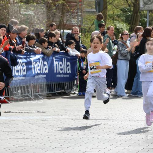 12.04.2026 - 45. Internationalen Wilhelmsburger Insellauf Strokosch-Dieckow http://msf.ph/oto/9490936 12.04.2026 14:20:07 Ziel 631, 1621, 304, 225, 1618, 108, 534, 447, 560, 734, 775, 587, 405, 1060, 642, 753, 750 meine-sportfotos.de
